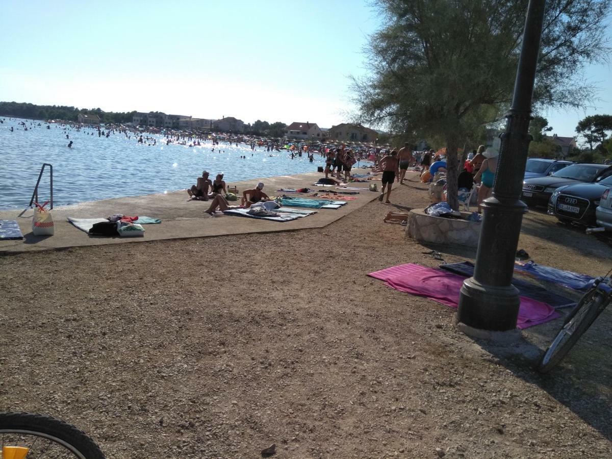 Apartmani Korade Vir Esterno foto