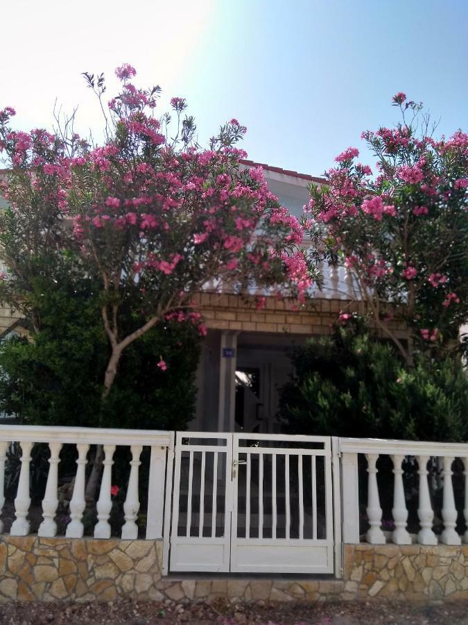 Apartmani Korade Vir Esterno foto